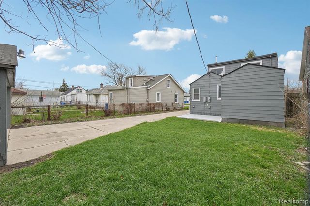 8619 Lozier Avenue, Warren, MI 48089