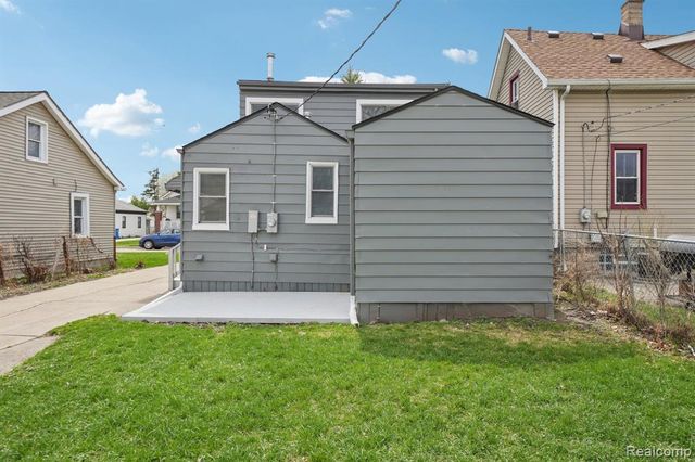 8619 Lozier Avenue, Warren, MI 48089