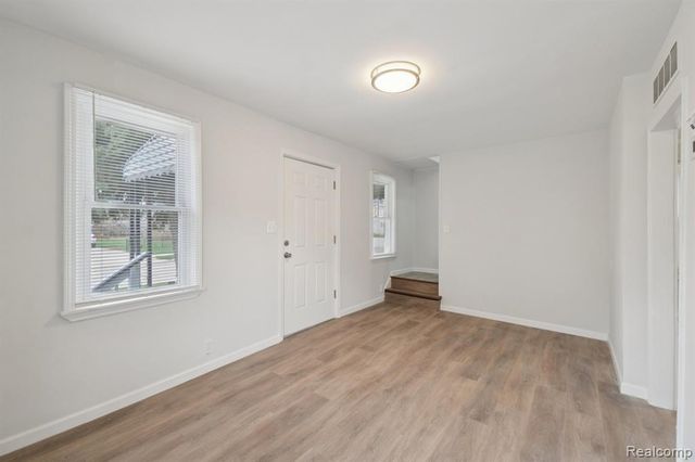 8619 Lozier Avenue, Warren, MI 48089