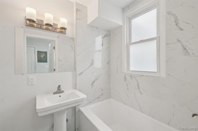 8619 Lozier Avenue, Warren, MI 48089