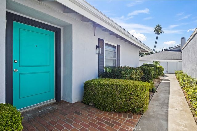 2424 University Dr, Newport Beach, CA 92660