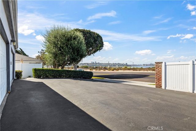 2424 University Dr, Newport Beach, CA 92660