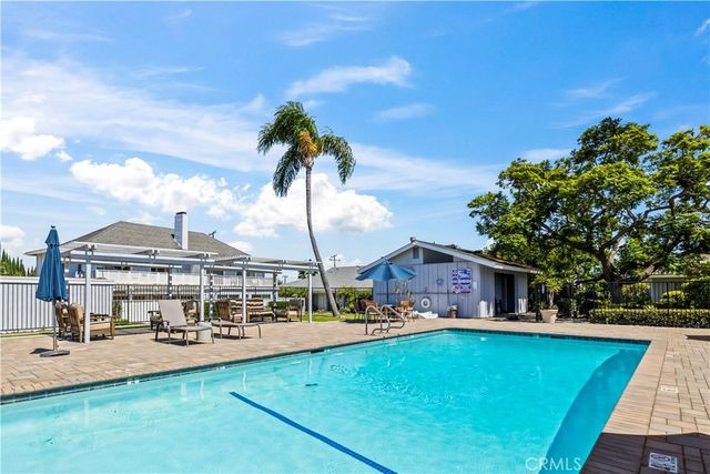 2424 University Dr, Newport Beach, CA 92660