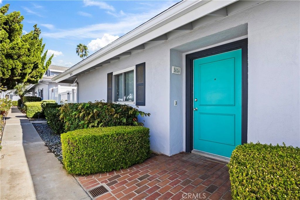 2424 University Dr, Newport Beach, CA 92660