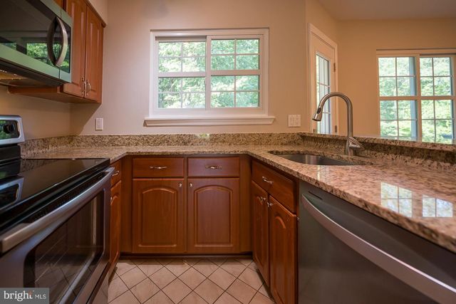 5714 EVERGREEN KNOLL CT, Alexandria, VA 22303