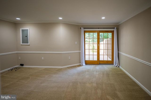 5714 EVERGREEN KNOLL CT, Alexandria, VA 22303