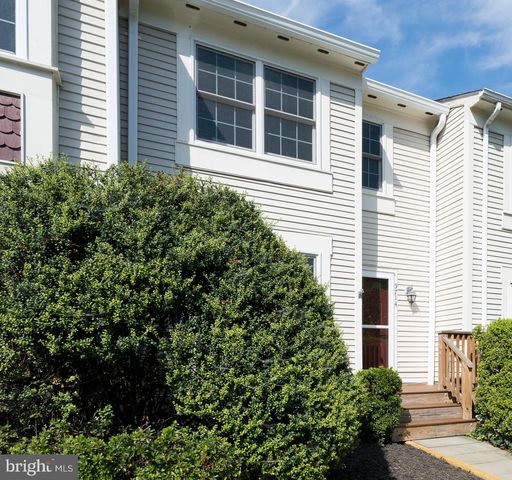 5714 EVERGREEN KNOLL CT, Alexandria, VA 22303