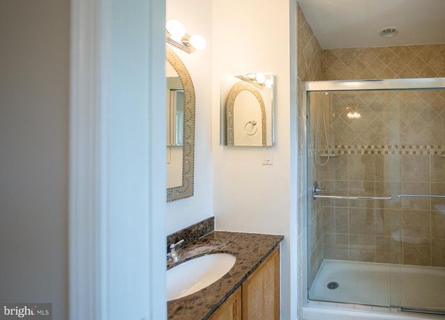 5714 EVERGREEN KNOLL CT, Alexandria, VA 22303