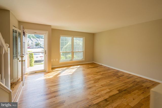 5714 EVERGREEN KNOLL CT, Alexandria, VA 22303