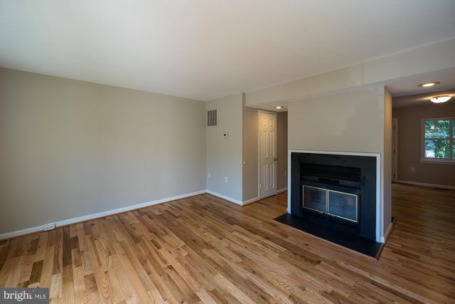 5714 EVERGREEN KNOLL CT, Alexandria, VA 22303
