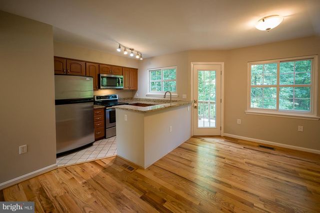 5714 EVERGREEN KNOLL CT, Alexandria, VA 22303