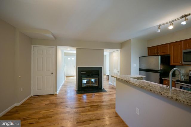 5714 EVERGREEN KNOLL CT, Alexandria, VA 22303