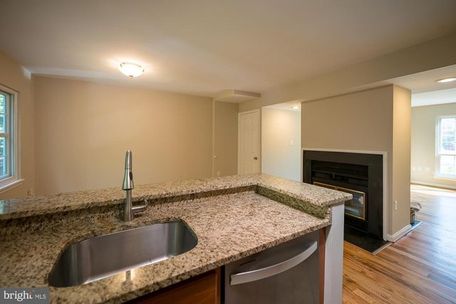 5714 EVERGREEN KNOLL CT, Alexandria, VA 22303