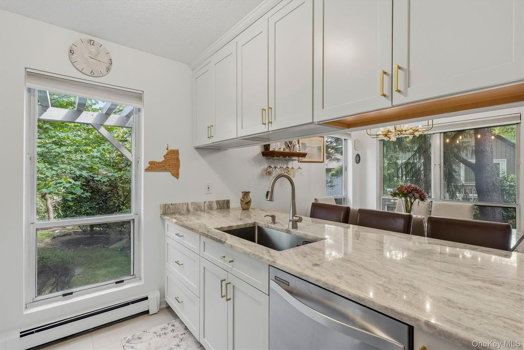 25 Villa Drive, Peekskill, NY 10566 — photo 2