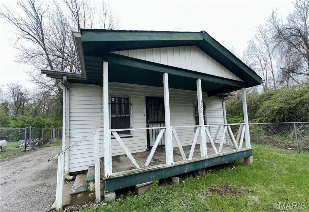 462 N 83rd Street, East St Louis, IL 62203