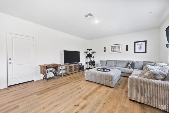 10806 Monte Video Place, Bakersfield, CA 93306