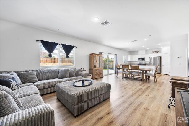 10806 Monte Video Place, Bakersfield, CA 93306