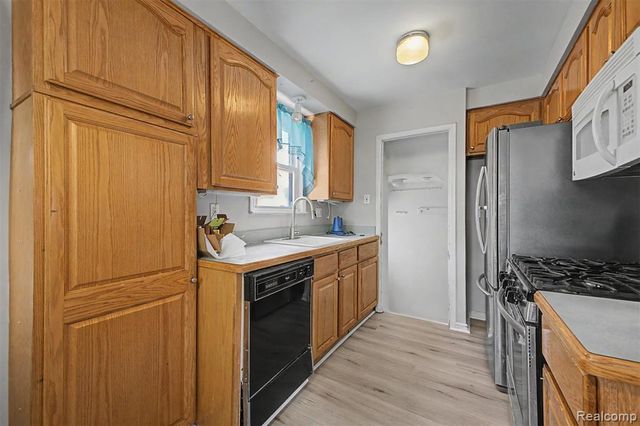 2038 N Mildred Street, Dearborn, MI 48128