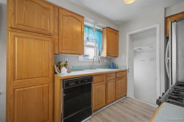2038 N Mildred Street, Dearborn, MI 48128