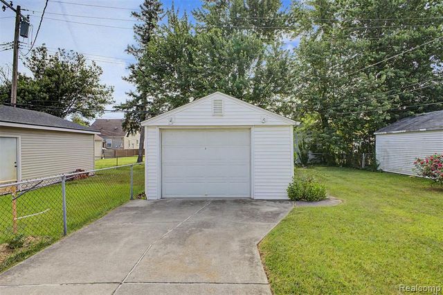 2038 N Mildred Street, Dearborn, MI 48128