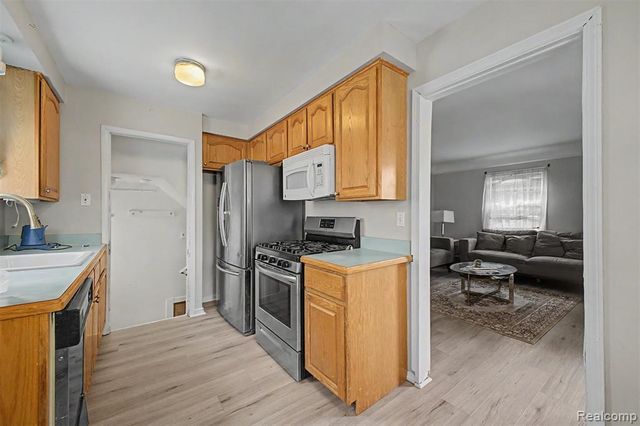 2038 N Mildred Street, Dearborn, MI 48128