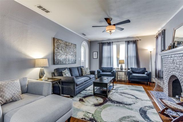 3211 Cockrell Avenue, Fort Worth, TX 76109