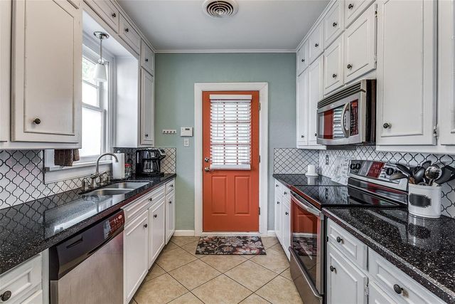 3211 Cockrell Avenue, Fort Worth, TX 76109