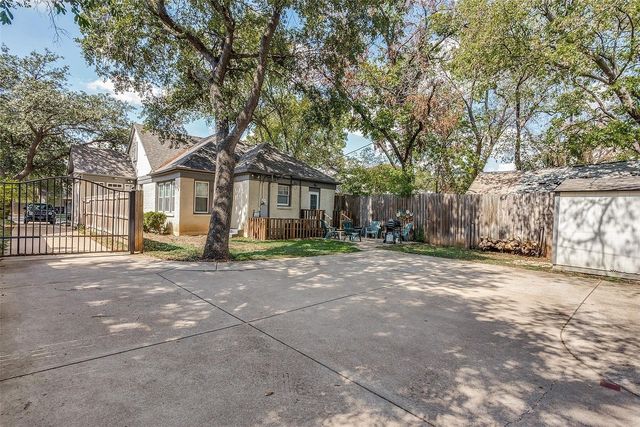 3211 Cockrell Avenue, Fort Worth, TX 76109