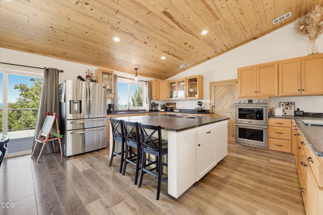 7036 Griffin Lane, Jacksonville, OR 97530
