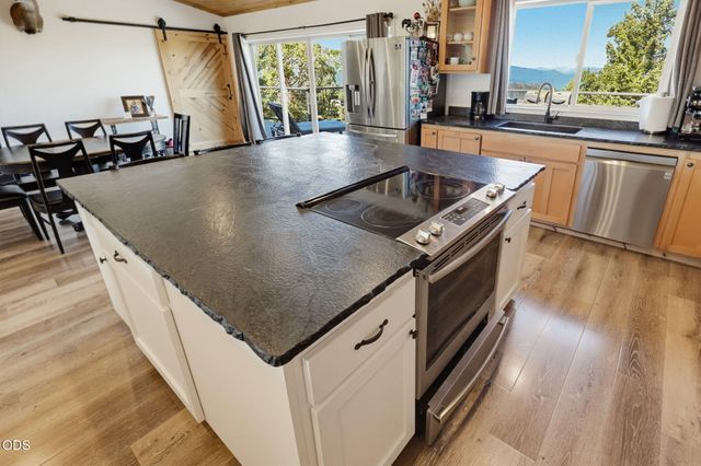 7036 Griffin Lane, Jacksonville, OR 97530