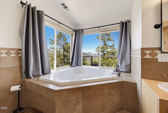 7036 Griffin Lane, Jacksonville, OR 97530
