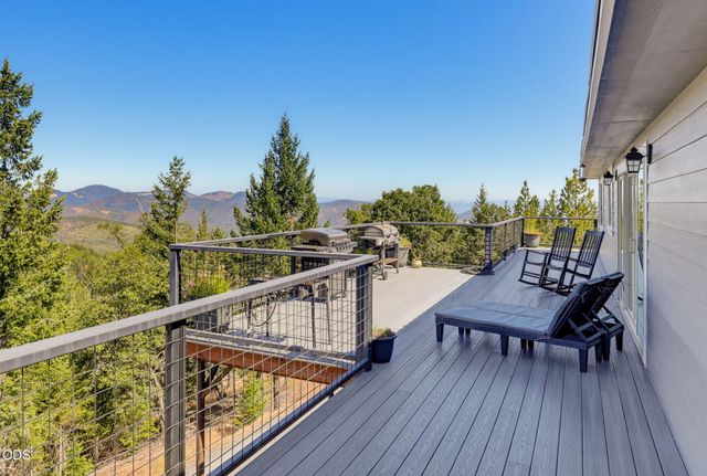 7036 Griffin Lane, Jacksonville, OR 97530