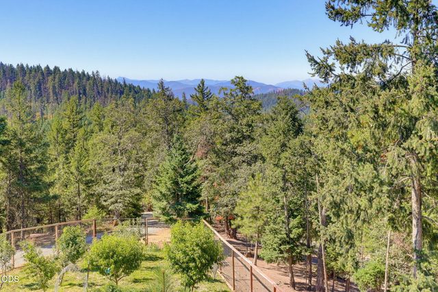 7036 Griffin Lane, Jacksonville, OR 97530