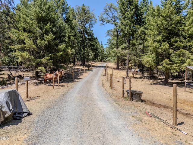7036 Griffin Lane, Jacksonville, OR 97530