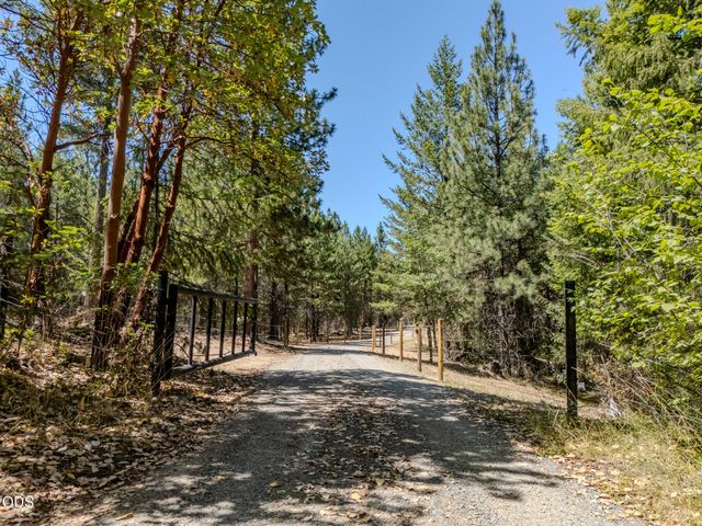 7036 Griffin Lane, Jacksonville, OR 97530