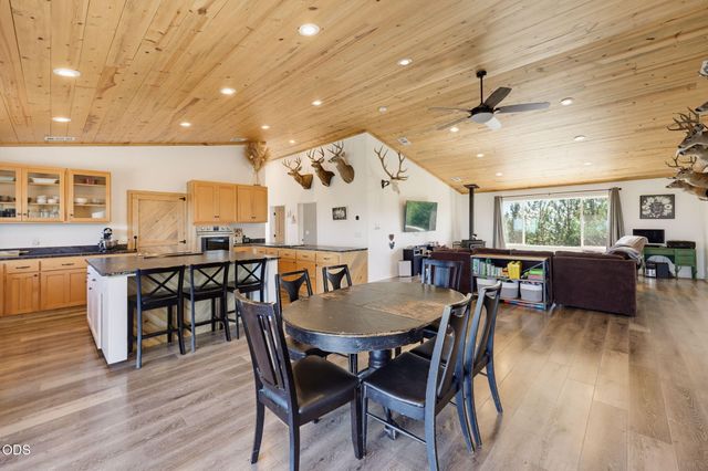 7036 Griffin Lane, Jacksonville, OR 97530