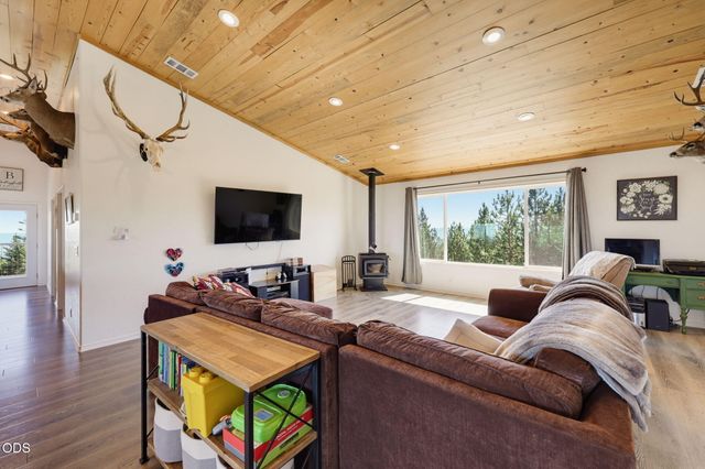 7036 Griffin Lane, Jacksonville, OR 97530