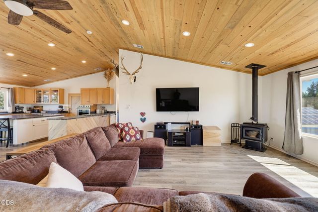 7036 Griffin Lane, Jacksonville, OR 97530