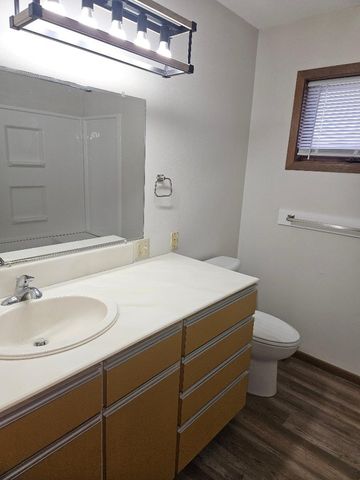 1604 13th Avenue, Belle Plaine, IA 52208