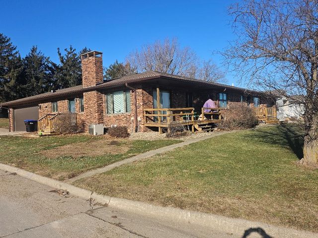 1604 13th Avenue, Belle Plaine, IA 52208