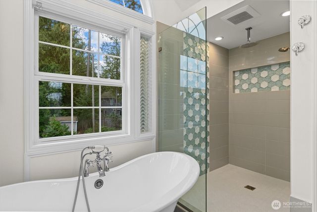 2412 237th Court NE, Sammamish, WA 98074