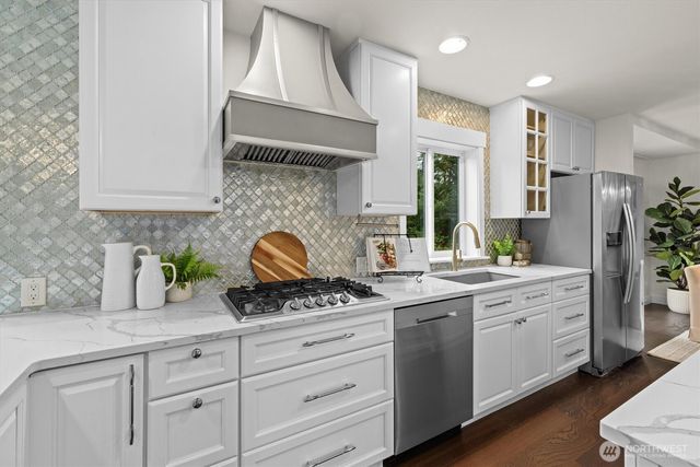 2412 237th Court NE, Sammamish, WA 98074