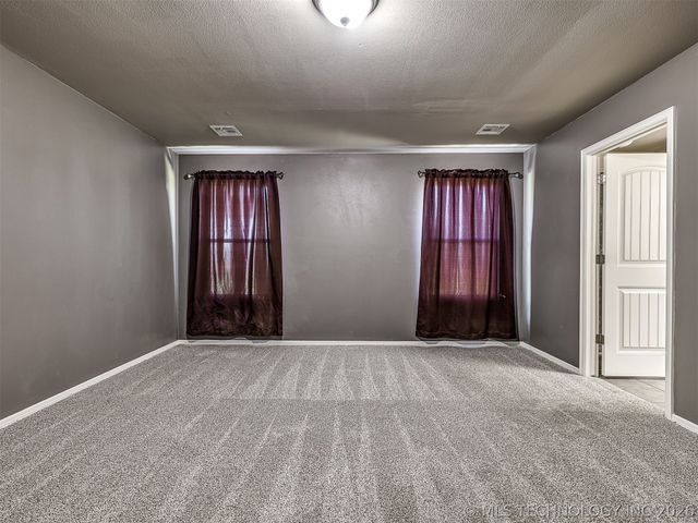 5821 E 135th Place North, Collinsville, OK 74021