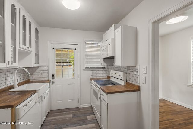 2854 STANWOOD Avenue, Jacksonville, FL 32207