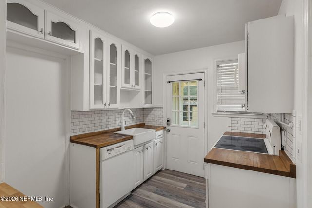 2854 STANWOOD Avenue, Jacksonville, FL 32207