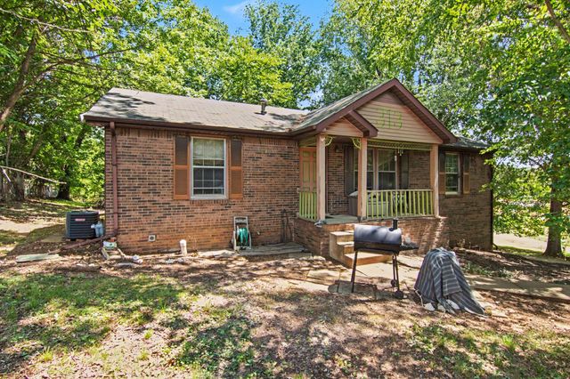 313 Southern Dr, Clarksville, TN 37042