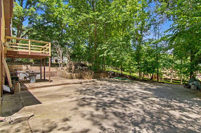 313 Southern Dr, Clarksville, TN 37042
