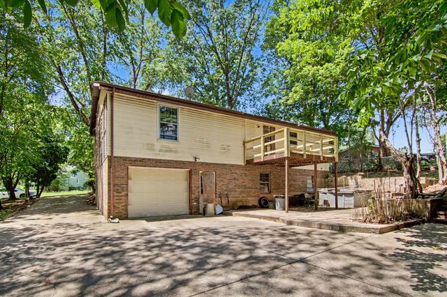 313 Southern Dr, Clarksville, TN 37042