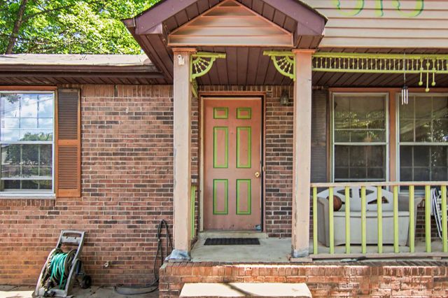 313 Southern Dr, Clarksville, TN 37042
