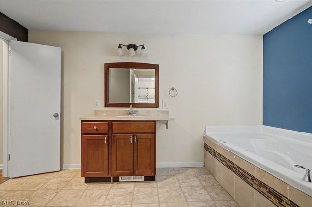 674 Upper Merriman Drive, Akron, OH 44303